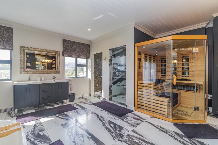 6 Bedroom Property for Sale in Heatherlands Western Cape